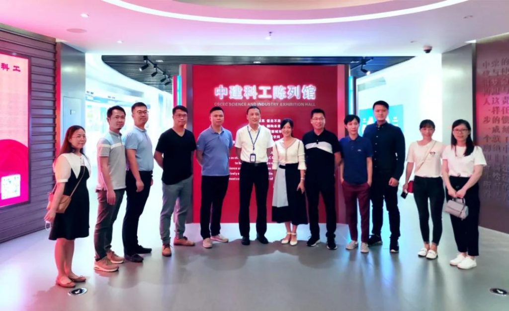 廣東工業設計城領導、深圳中國鋼結構博物館館長、巖星領導合照